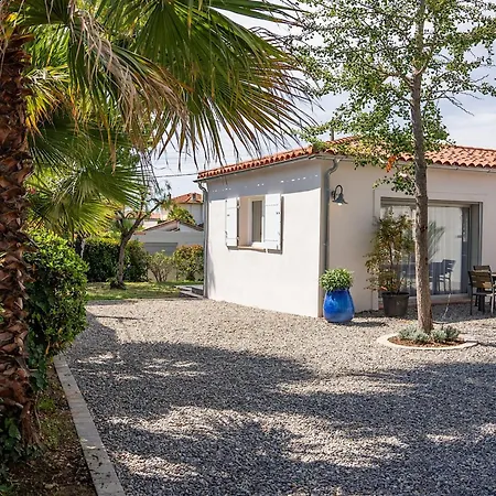 Pretty House With Pool In Holiday home