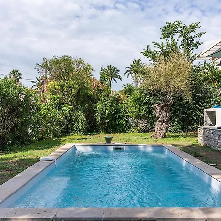Pretty House With Pool In