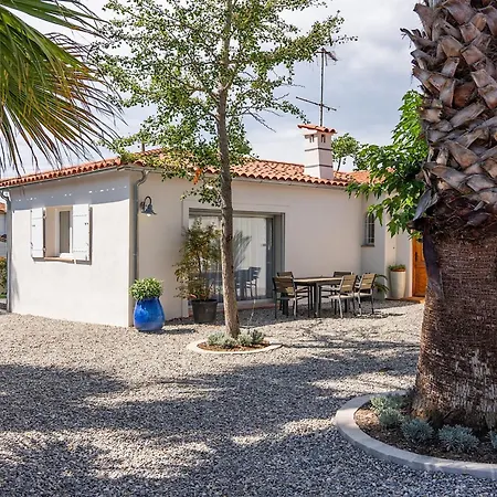 Pretty House With Pool In *