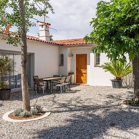 Pretty House With Pool In Holiday home